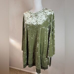 Hot as Hell Green Crushed Velvet Bell Sleeve City Mini Dress NWT.‎ XS